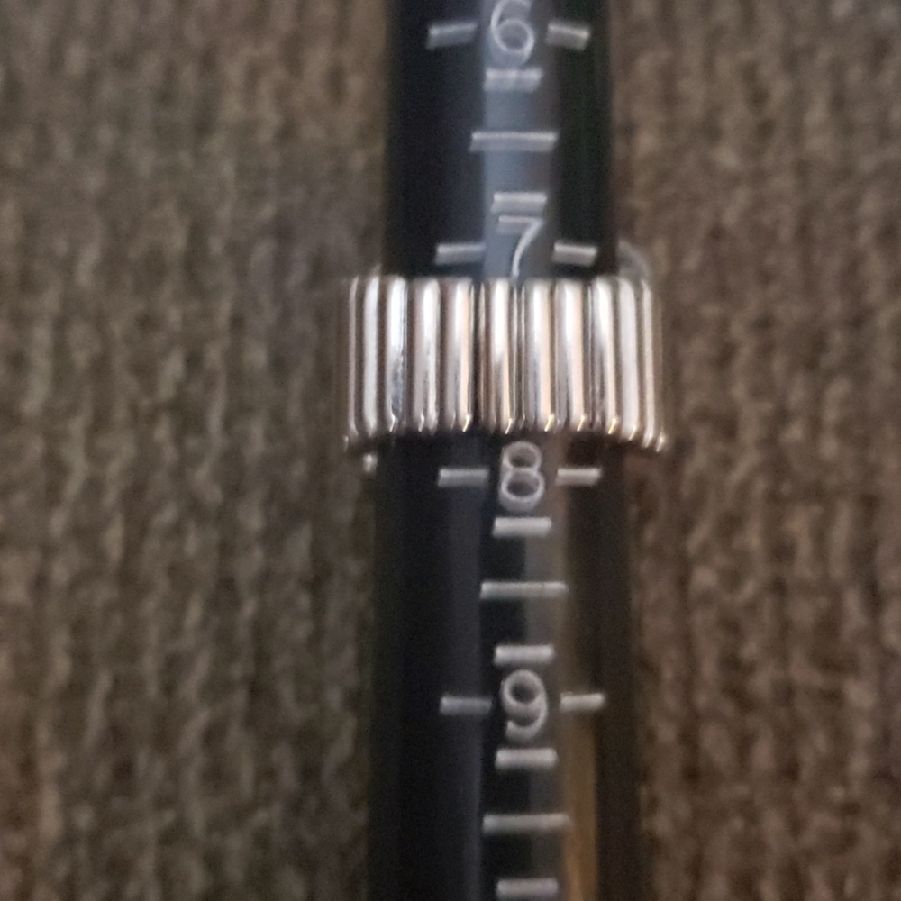 2/$20 Silver leaf ring with stones adjustable band - Picture 8 of 8